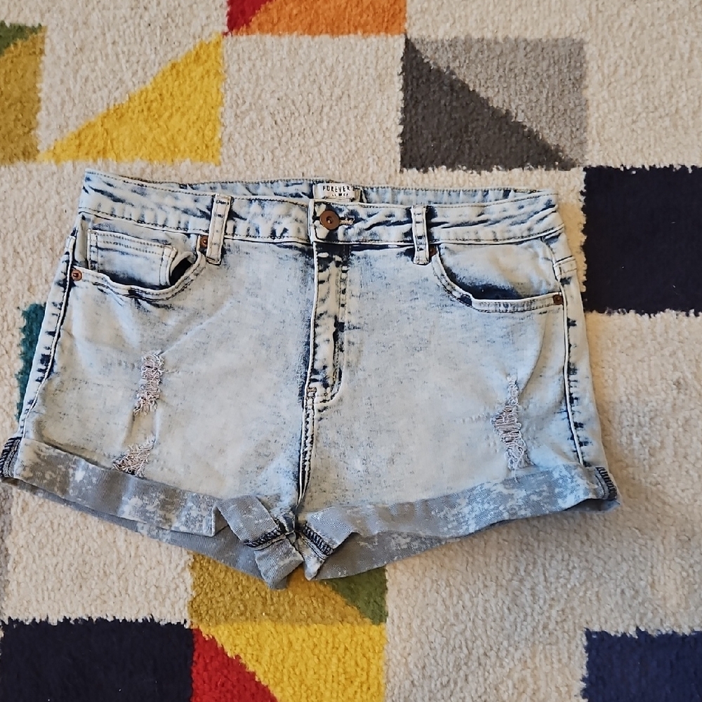 Forever 21 Light Blue Distressed Jean Shorts NWOT Size 31
